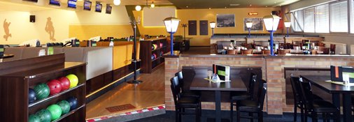 Restaurantbereich hinter den Bowlingbahnen